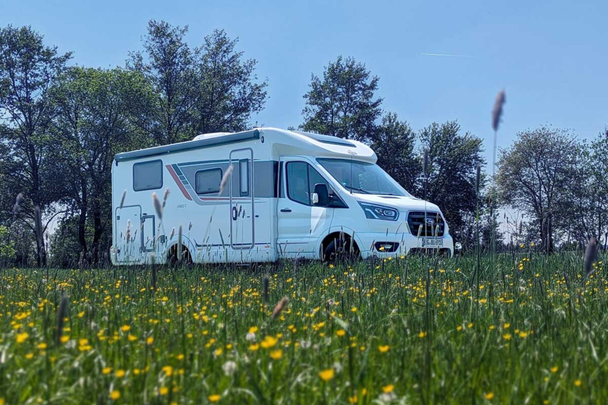 El Bürstner Lineo T 690 G en la prueba CamperStyle: vehículo semiintegrado de confort móvil basado en Ford (2024)