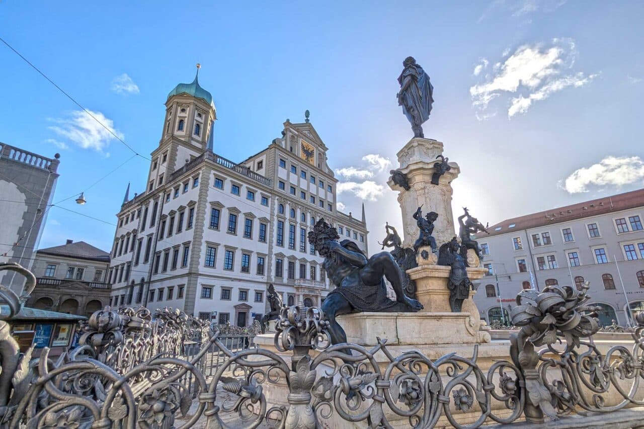 Camping in Augsburg Rathaus-Augustusbrunnen