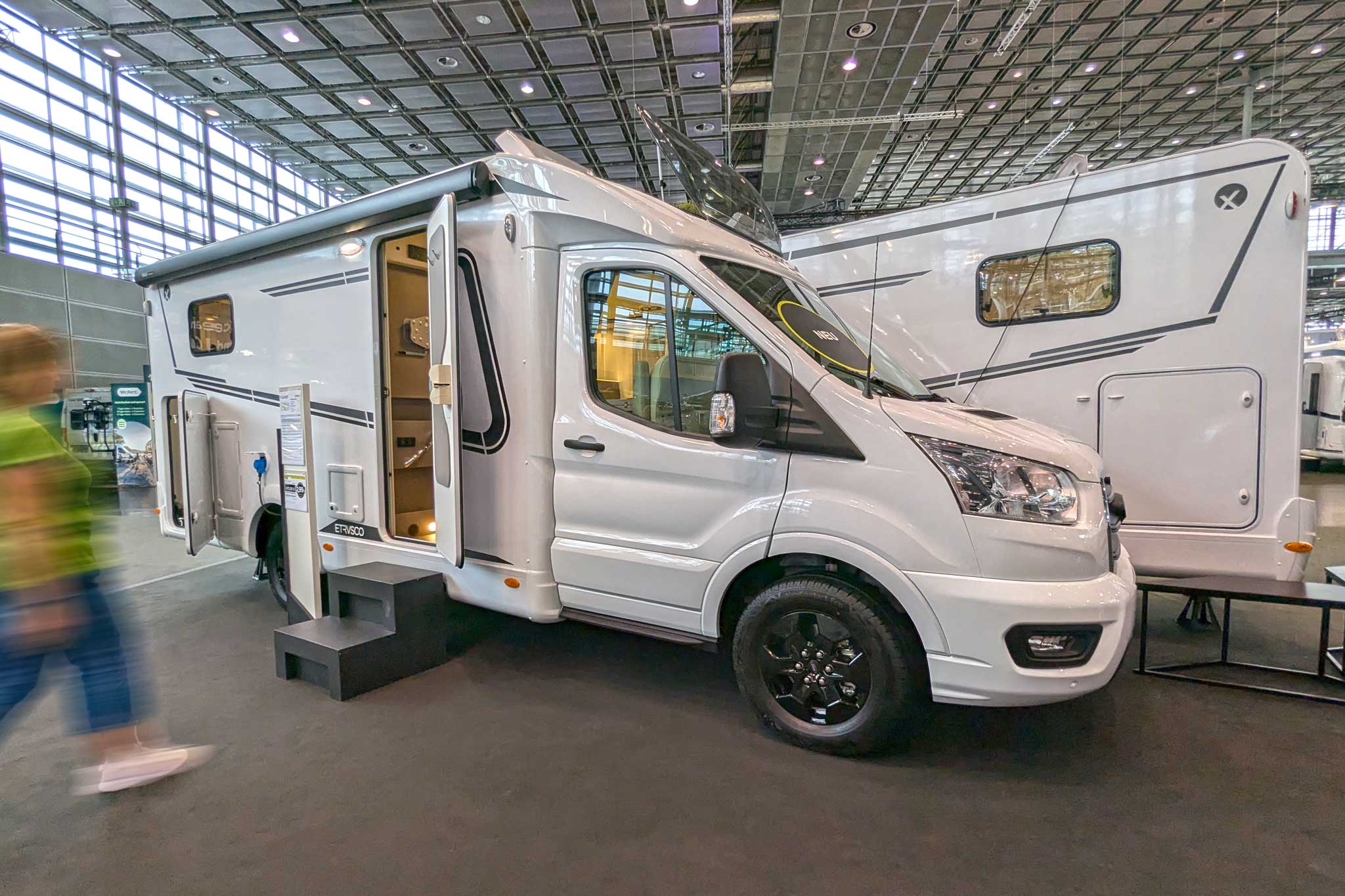 Novedades del Salón de la Caravana 2024: Etrusco V 6.8 SCF – autocaravana semi-integrada de dimensiones compactas