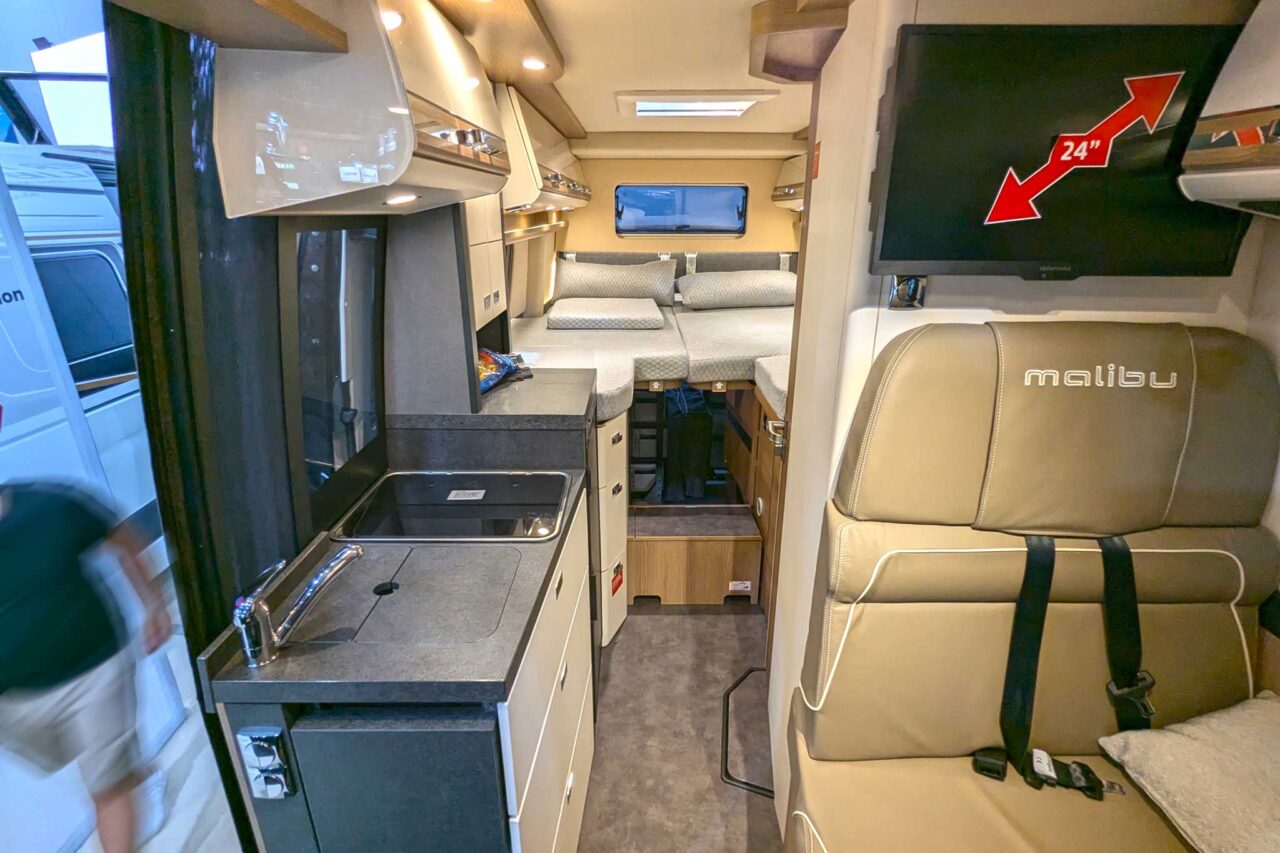 Innovaciones Caravana Salón 2024: Malibu Genius 641 LE - Comodidad compacta con una innovadora extensión trasera 4 Durchschuss 9337
