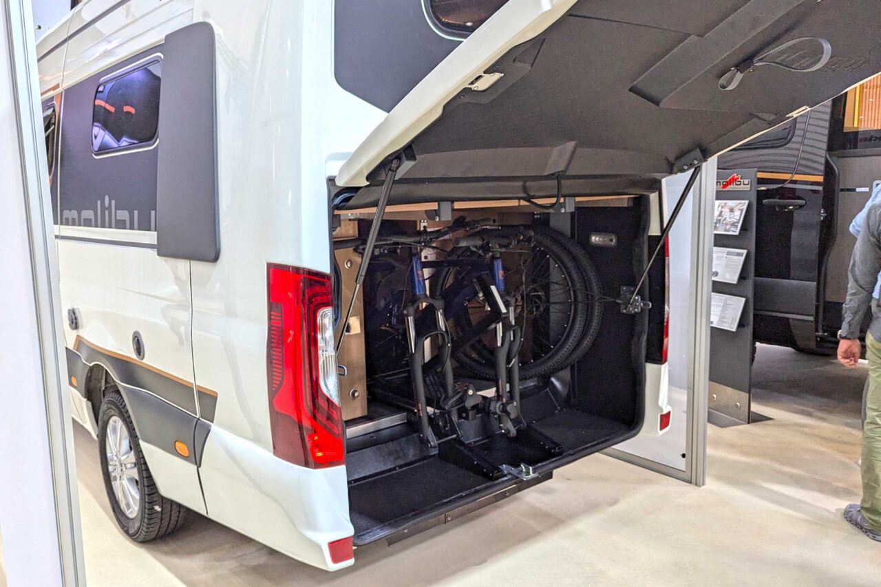 Innovaciones Caravana Salón 2024: Malibu Genius 641 LE - Comodidad compacta con una innovadora extensión trasera 2 Heckklappe 4982