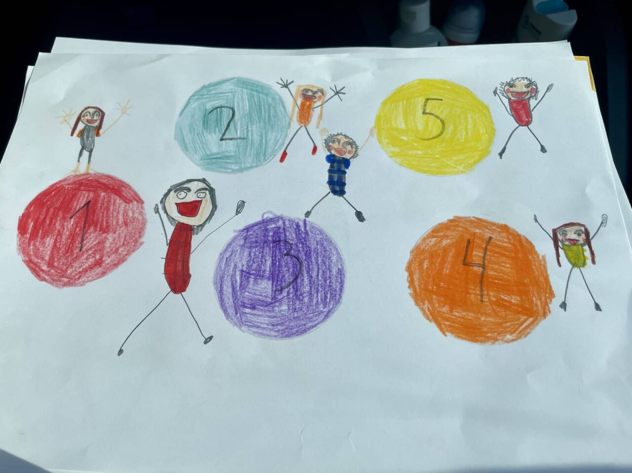 Juegos de colorear y adivinar con los niños