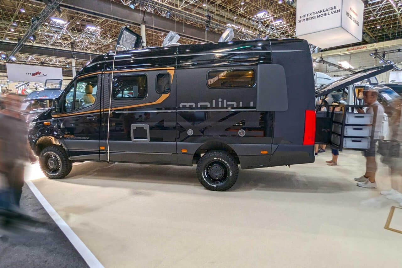 Innovaciones Caravana Salón 2024: Malibu Genius 641 LE - Comodidad compacta con una innovadora extensión trasera 1 Malibu genius 641 LE 0148