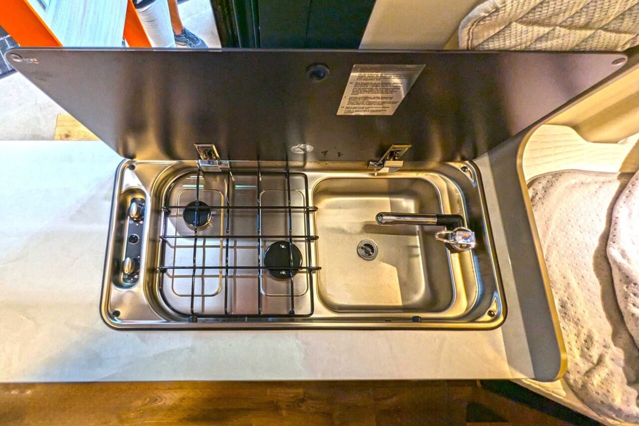 Innovaciones Salón de la Caravana 2024: Carado CV 602: la furgoneta de 6 metros para la pequeña familia 4 carado cv 602 kuechenblock