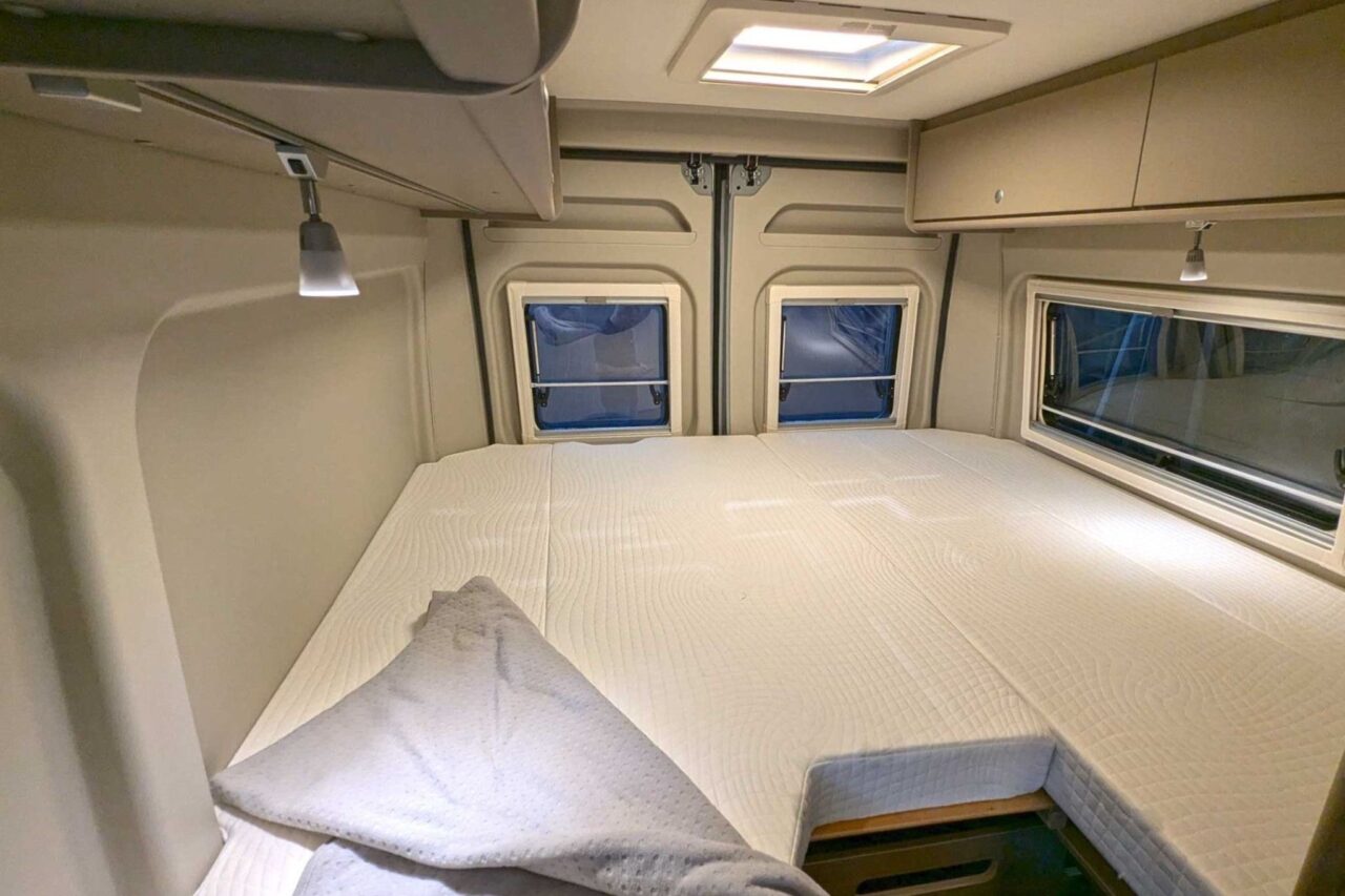 Innovaciones Salón de la Caravana 2024: Carado CV 602: la furgoneta de 6 metros para la pequeña familia 3 carado cv 602 schlafbereich