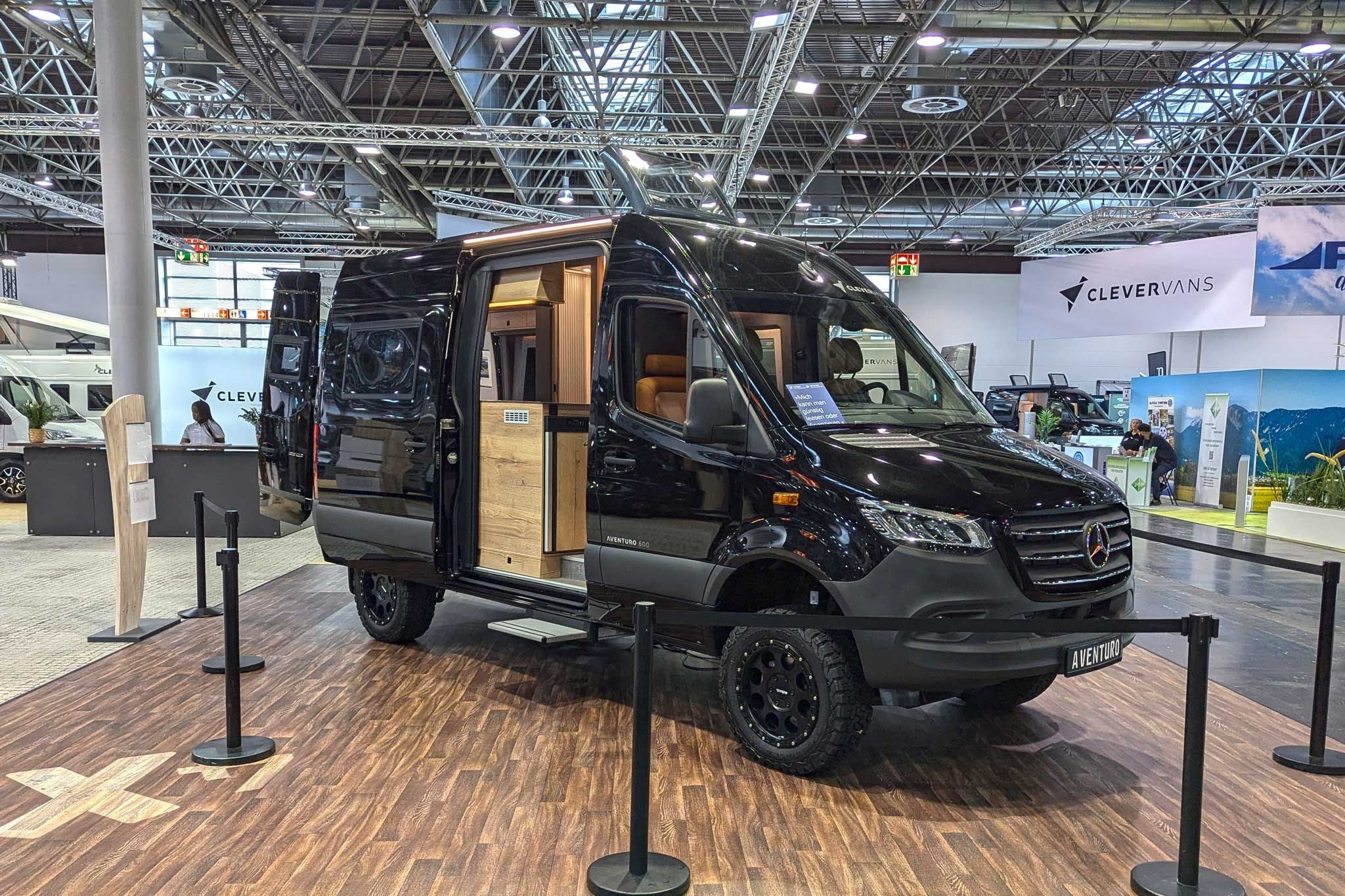 Salón de Caravanas Innovaciones 2024: Clever Aventuro 600: el sprinter inteligente con tracción total para 2 personas