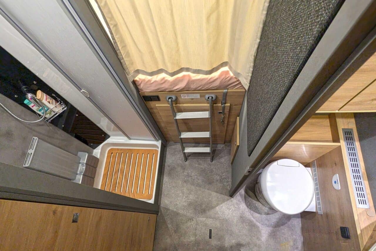 Dethleffs XL Familia A (2025) - Nicho familiar con mucho espacio y trastero 5 dethleffs xl family a caravan salon 2024 bad