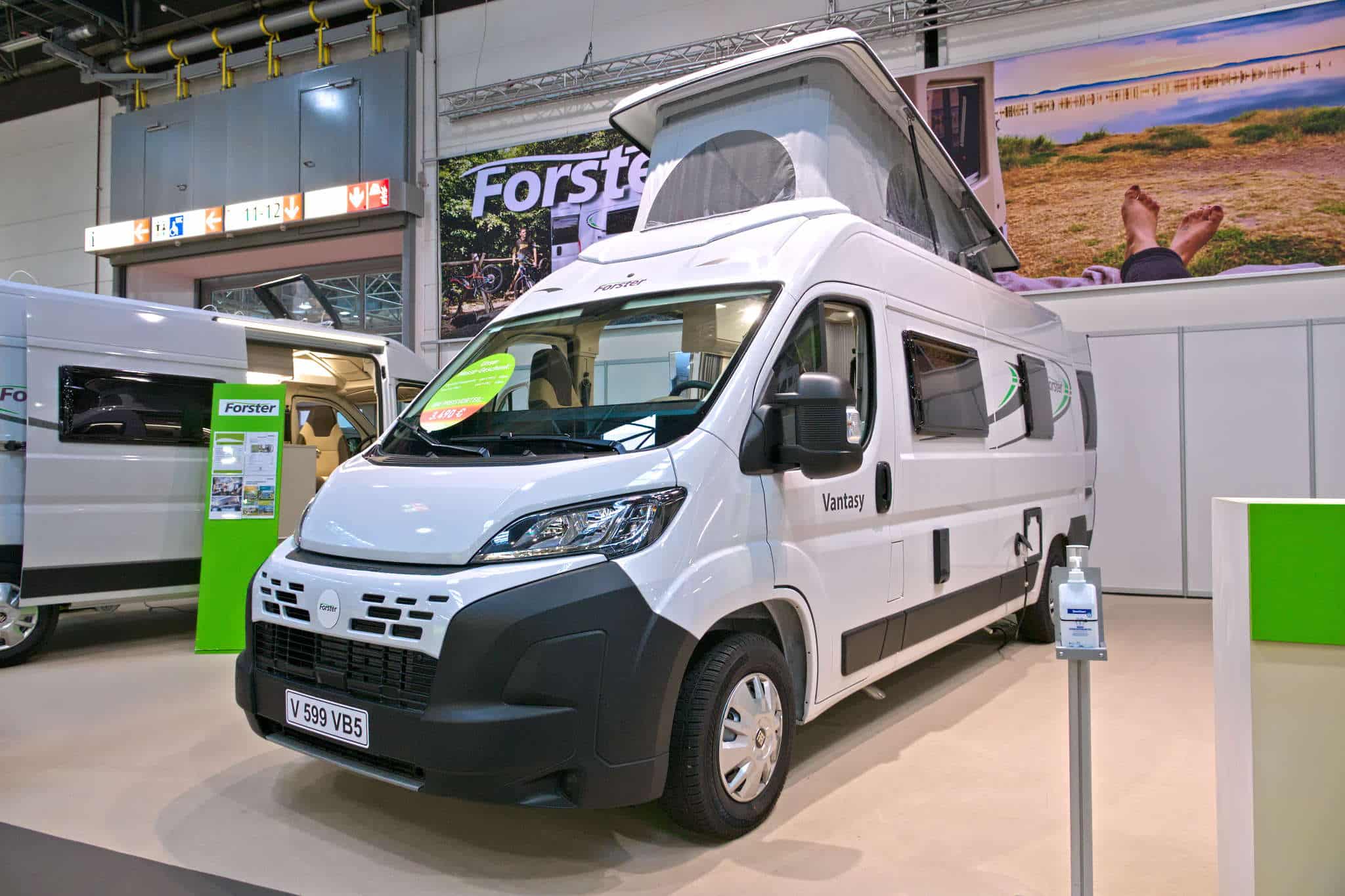 Forster Flip FV 599 VB5 (2025): autocaravana compacta para acampar en familia