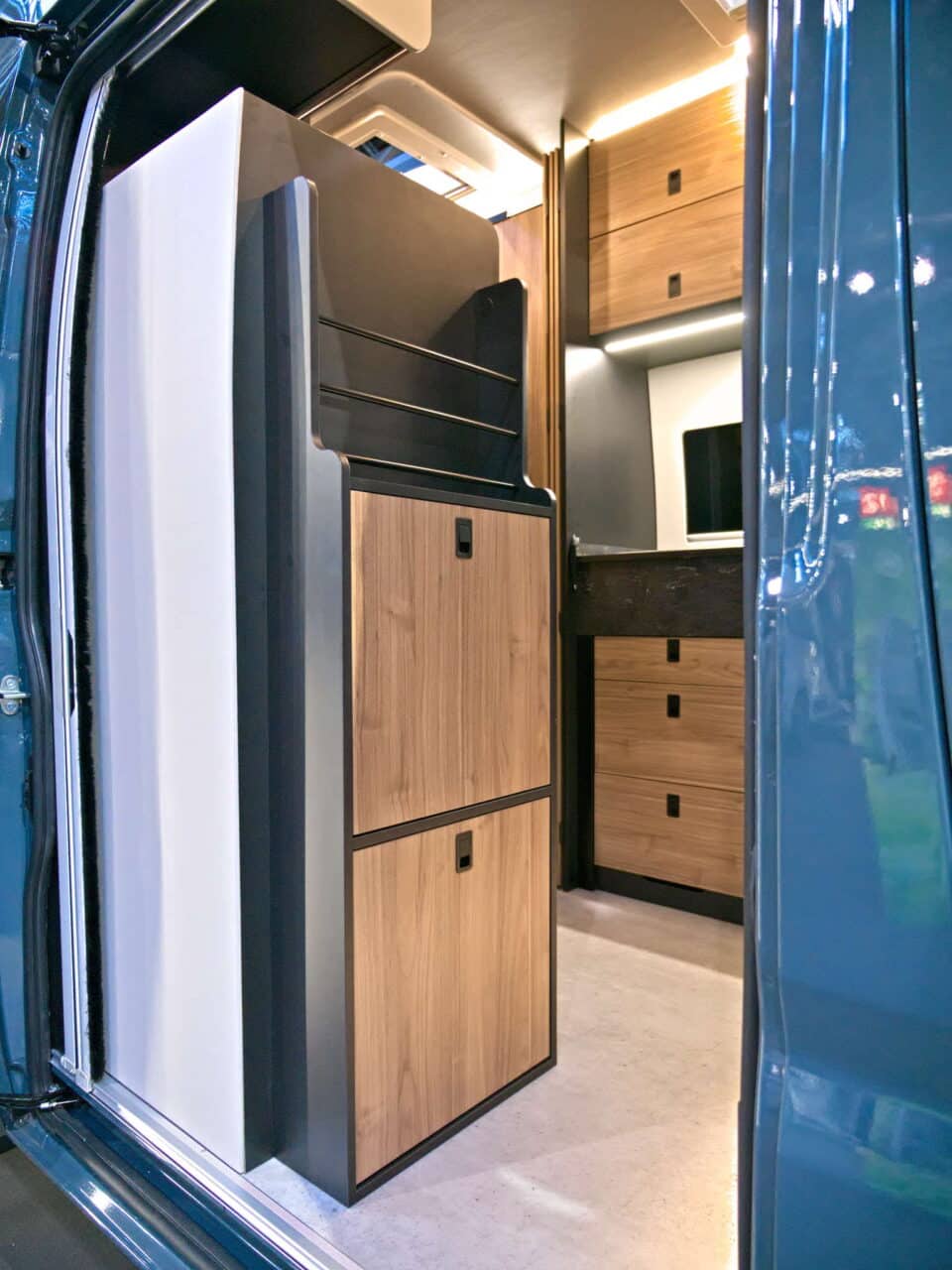 FURGOK X-LOUNGE 600+ (2025) Entrada Caravana Salón 2024