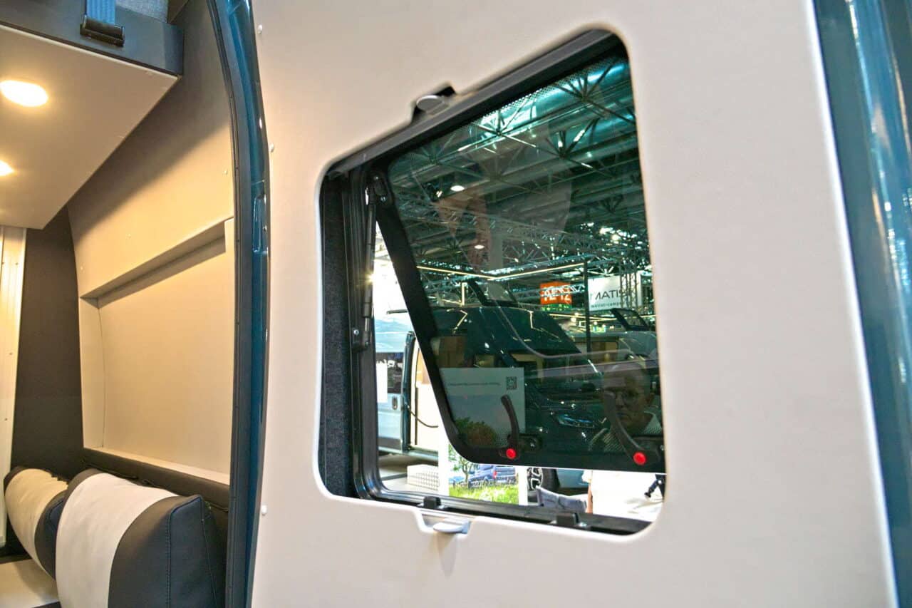 FURGOK X-LOUNGE 600+ (2025) Ventana Caravana Salón 2024