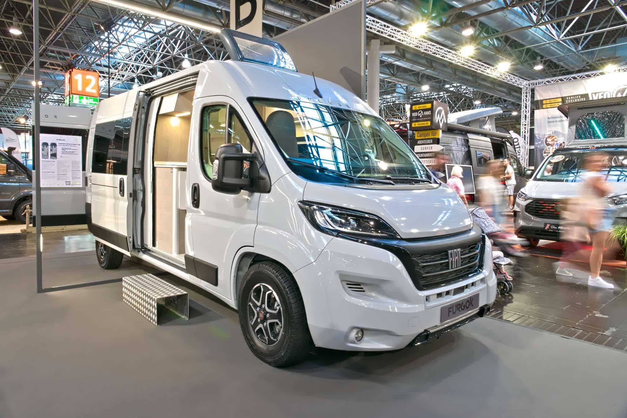 FurgoK X-Sportlong 600 (2025) – Práctica furgoneta con mucho espacio de almacenamiento e ingeniosa ducha plegable