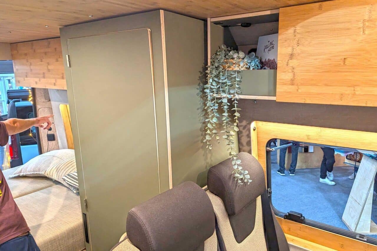 Kompanja ZWEI (2025): Espacio milagro para hasta 6 personas 3 kompanja zwei caravan salon 2024 bad