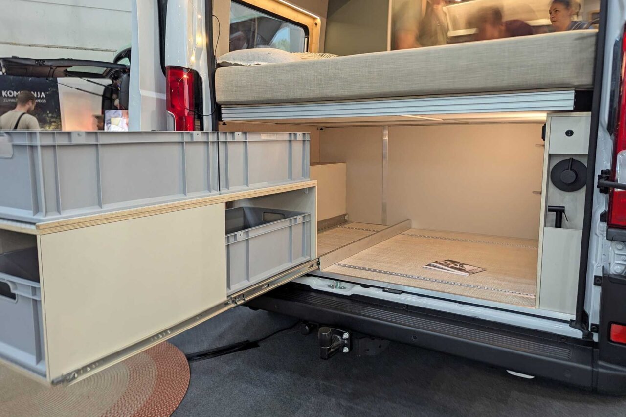 Kompanja ZWEI (2025): Espacio milagro para hasta 6 personas 5 kompanja zwei caravan salon 2024 heckauszug