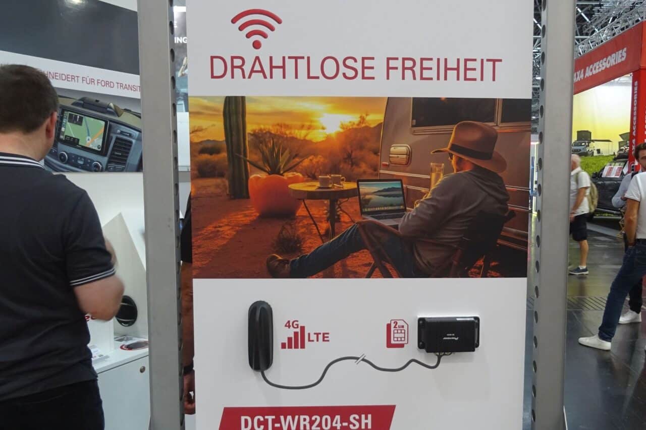 Neuer WLAN Router Pioneer DCT-WR204 Wifi Router mit Antenne Caravan Salon 2024 (c) Katja Scholz