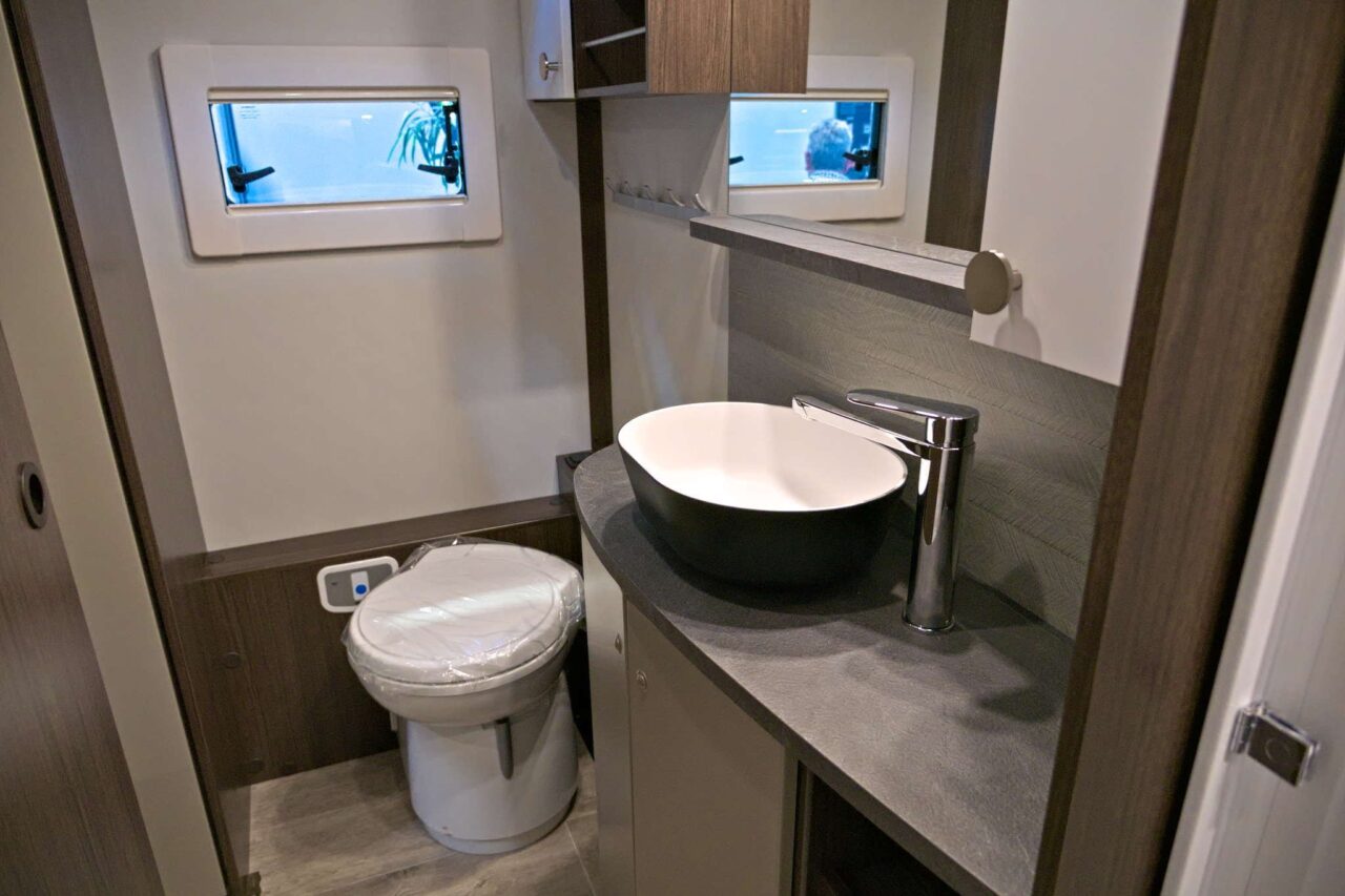 Polar Blueline 590 BFW (2025) - Caravana de lujo para hasta 5 personas 6 polar blueline 590 bfw bad caravan salon 2024 c jalil landero flores 2