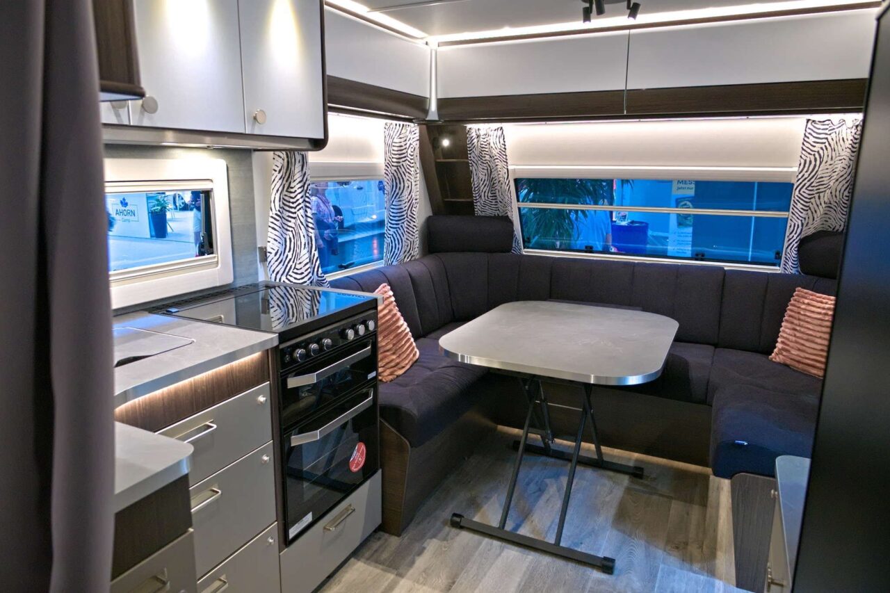 Polar Blueline 590 BFW (2025) - Caravana de lujo para hasta 5 personas 1 polar blueline 590 bfw interieur caravan salon 2024 c jalil landero flores