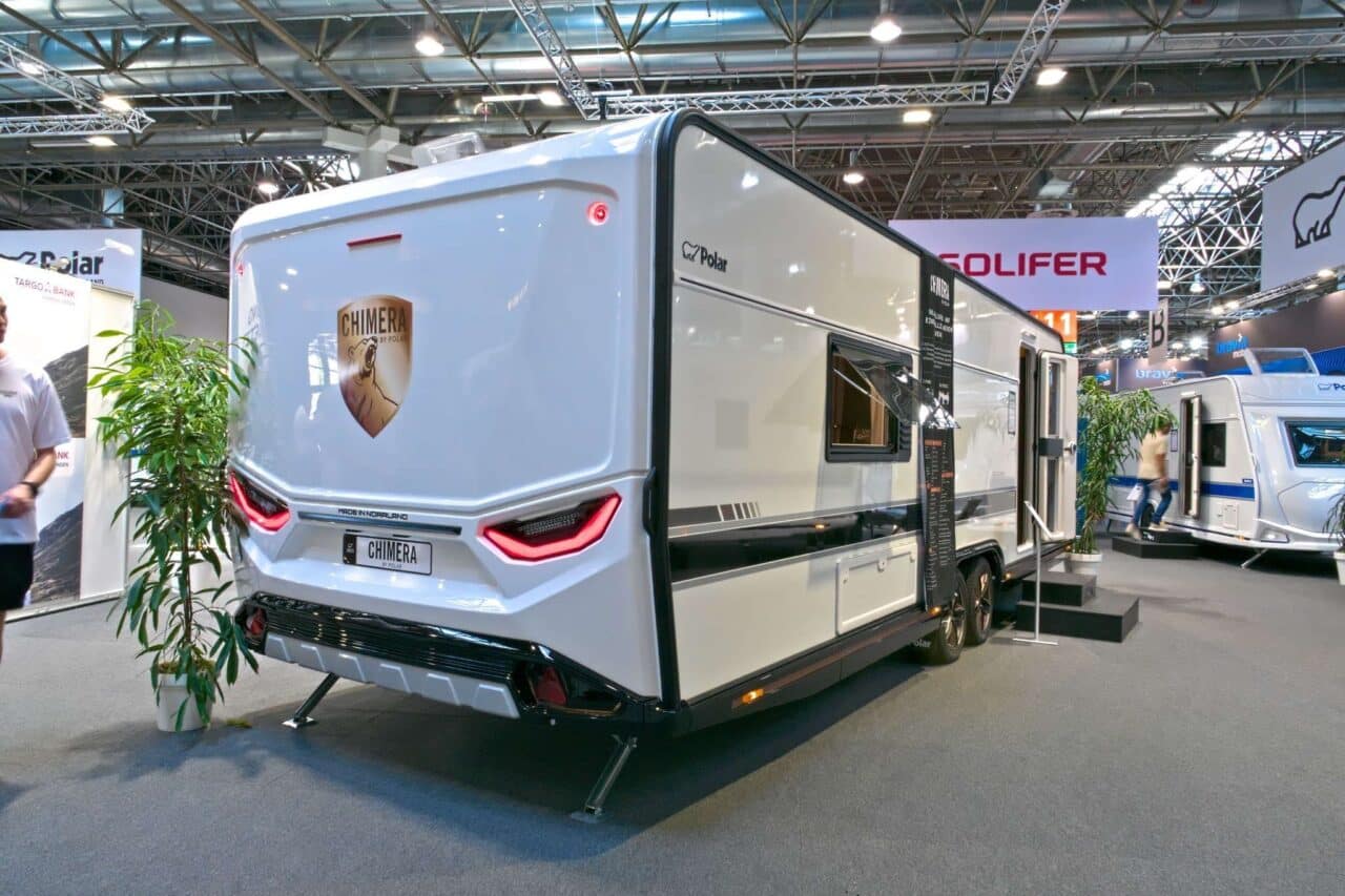 Polar Chimera 730 BSL - Caravana premium preparada para el invierno para el campista de lujo 8 polar chimera 730 bsl caravan salon 2024 exterieur