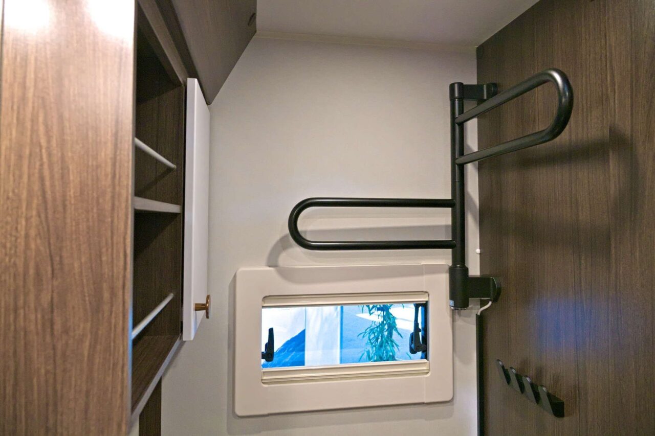 Polar Chimera 730 BSL - Caravana premium preparada para el invierno para el campista de lujo 7 polar chimera 730 bsl caravan salon 2024 stauraum