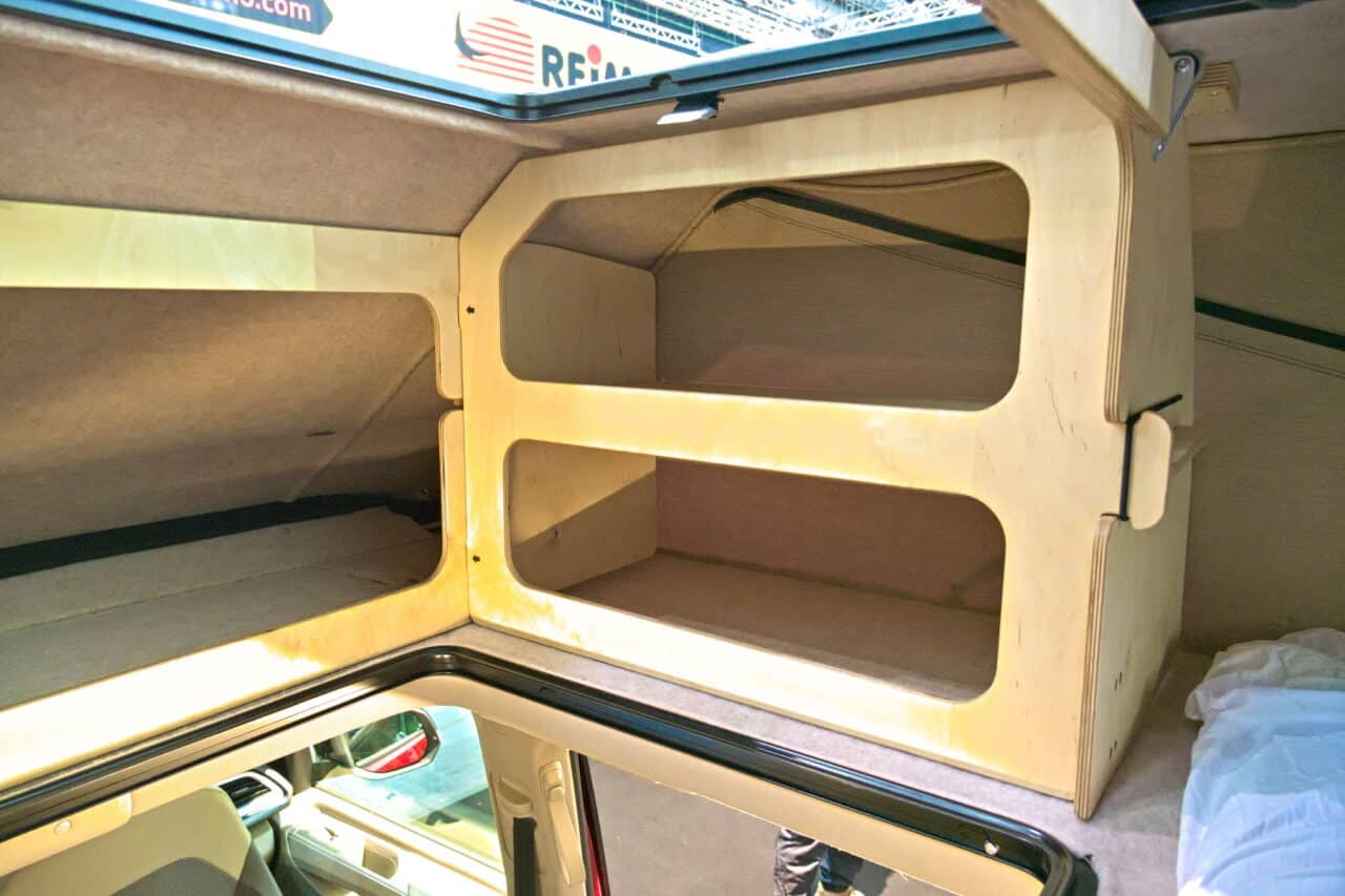 Nuevos productos 2024 de SpaceCamper: construcciones de tejado innovadoras y sistemas de ampliación modulares 4 Caravana con techo SpaceCamper Salón 2024