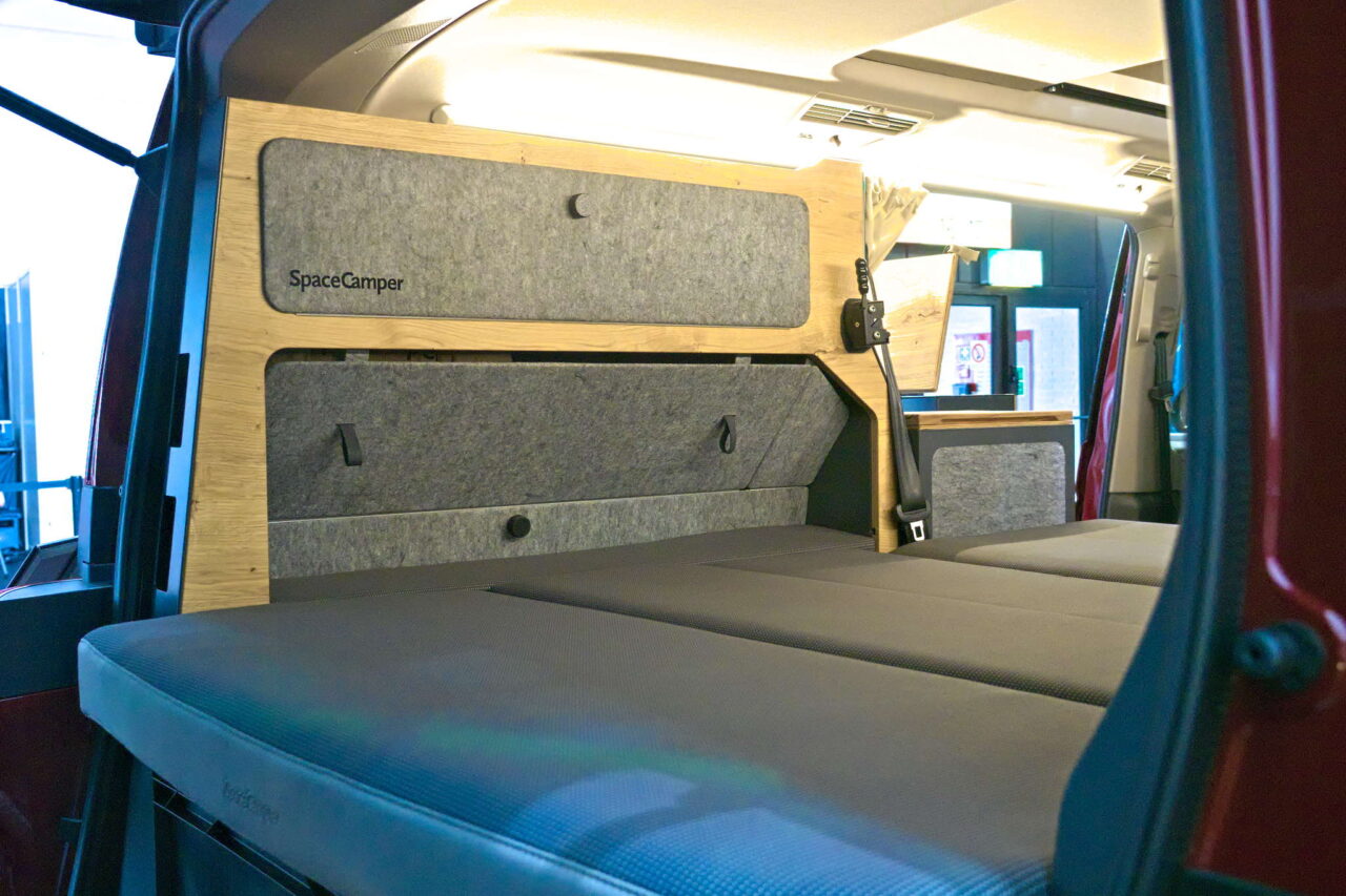Nuevos productos 2024 de SpaceCamper: construcciones de tejado innovadoras y sistemas de ampliación modulares 7 spacecamper unten schrank