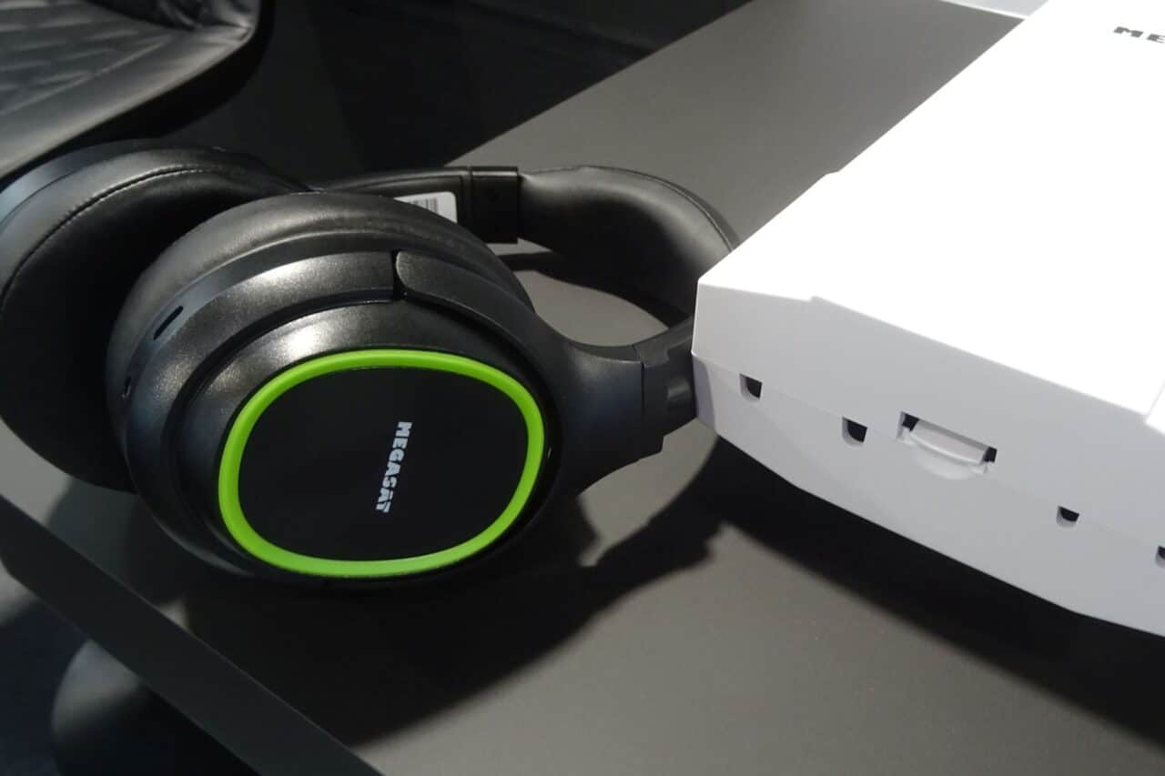 Innovaciones de productos Megasat (2025) - Antena satélite móvil, amplificador WiFi y auriculares Bluetooth 3 produktneuheiten megasat bluetooth kopfhoerer meg bh01 caravan salon 2024 c katja scholz