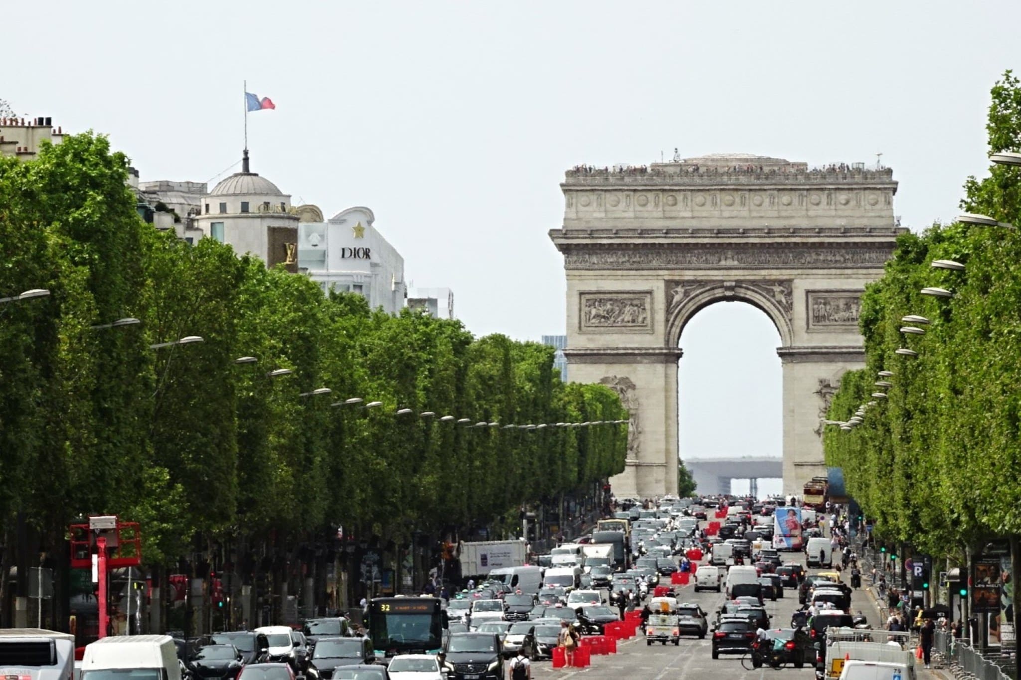 Acampar en Francia en 2025: nuevo sistema de peaje, nuevas zonas medioambientales, normas más estrictas