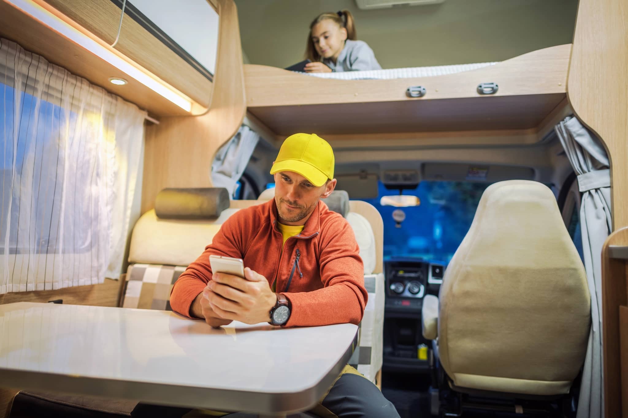 La alimentación eléctrica de la autocaravana se vuelve inteligente: control total a través del móvil con el Sistema AL-KO VTE Oanda Smart