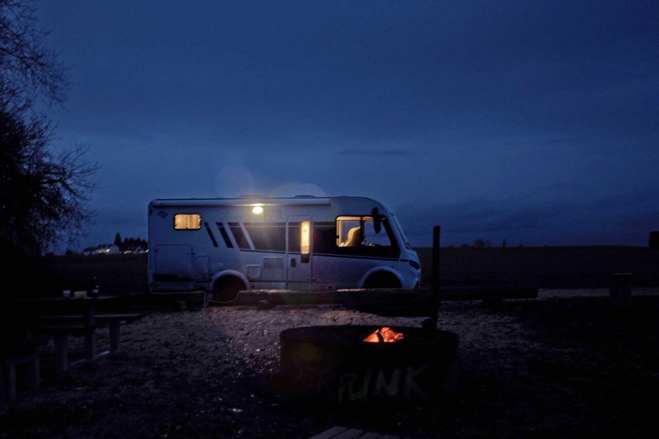Autocaravana de noche